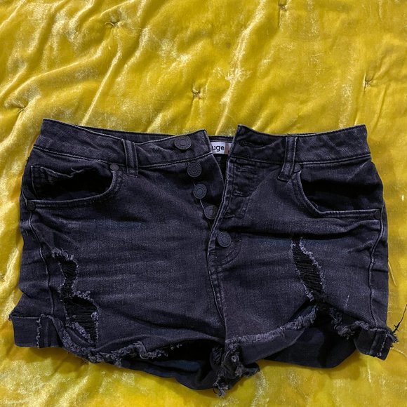 Distressed black Mid-rise summer Shorts - Picture 2 of 7